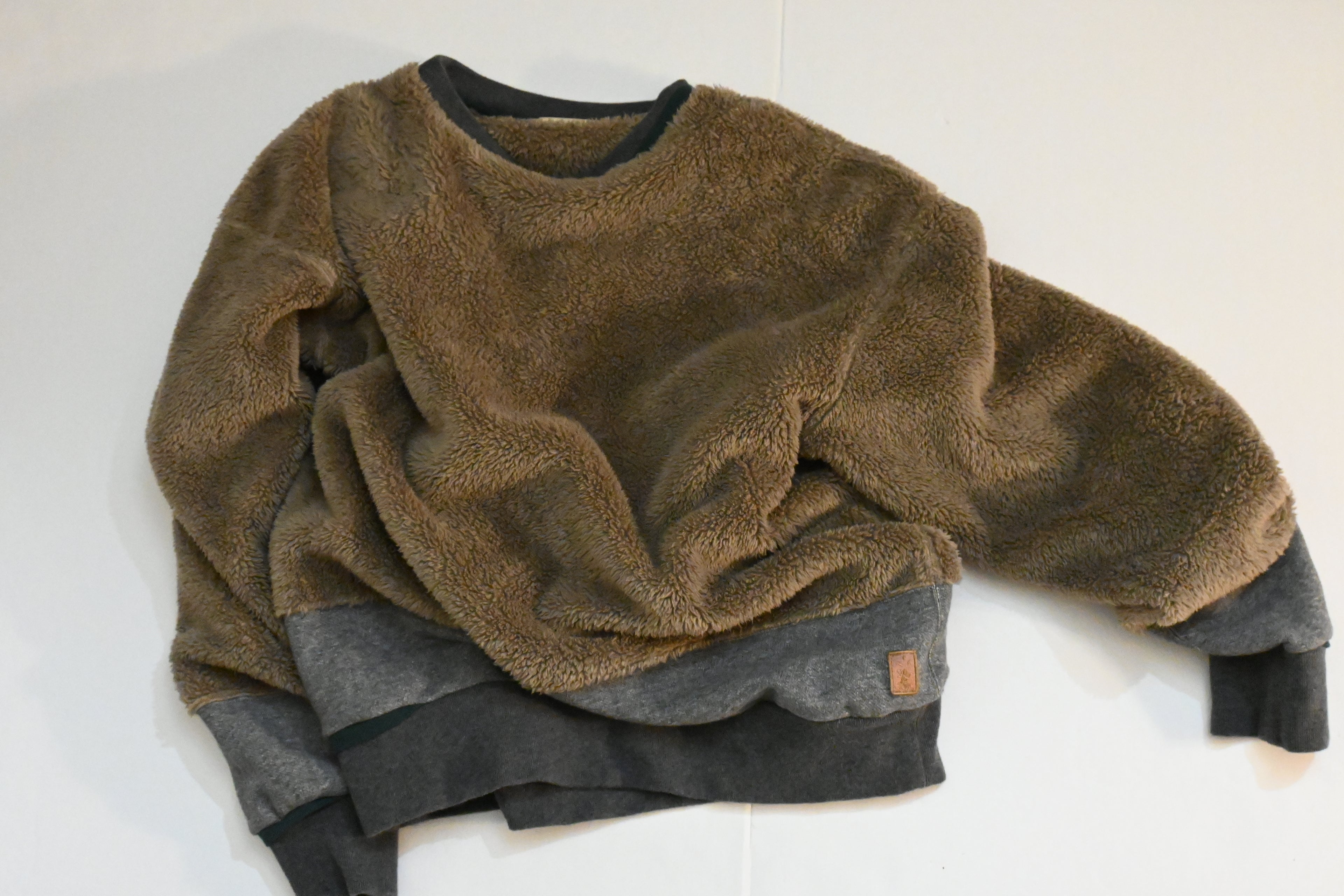 MEA GRATIA Tokyo Fuzzy Sweatshirt – Made in Japan (Size 2)